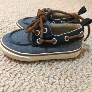 Old Navy brand toddler boat shoes, size 5